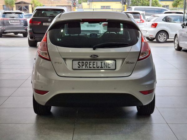 2016-Ford-Fiesta-silver image:4