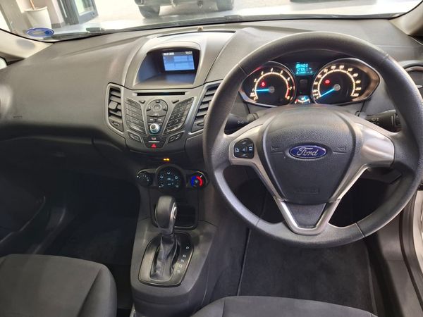 2016-Ford-Fiesta-silver image:8