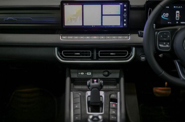 2026-GWM-P-Series-P300-24TD-LT-Double-Cab-Auto image:17
