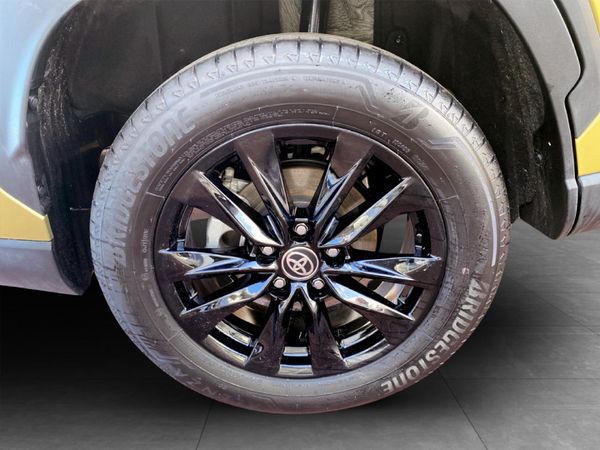 2025-Toyota-Corolla-Cross-18-XS image:16
