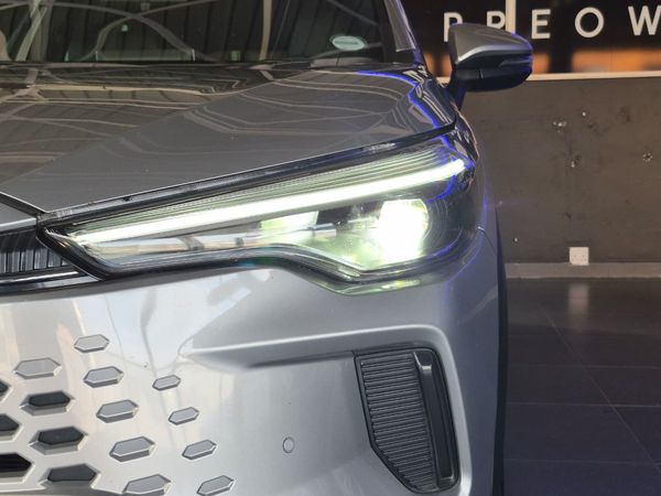 2025-Toyota-Corolla-Cross-18-XS-Hybrid image:22