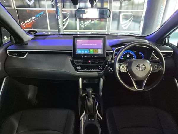 2025-Toyota-Corolla-Cross-18-XS-Hybrid image:8