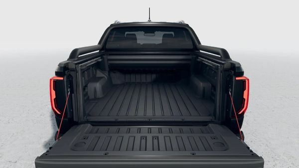 2026-Volkswagen-Amarok-23T-222kw-4Mot-Panamericana-Double-Cab-Auto image:4