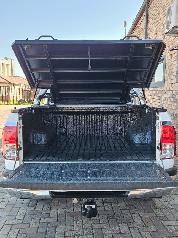 2016-Toyota-Hilux-40-V6-Raised-Body-Raider-Double-Cab-Auto image:9