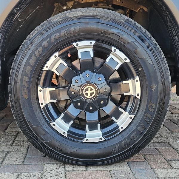 2016-Toyota-Hilux-40-V6-Raised-Body-Raider-Double-Cab-Auto image:15