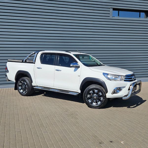 2016-Toyota-Hilux-40-V6-Raised-Body-Raider-Double-Cab-Auto image:1