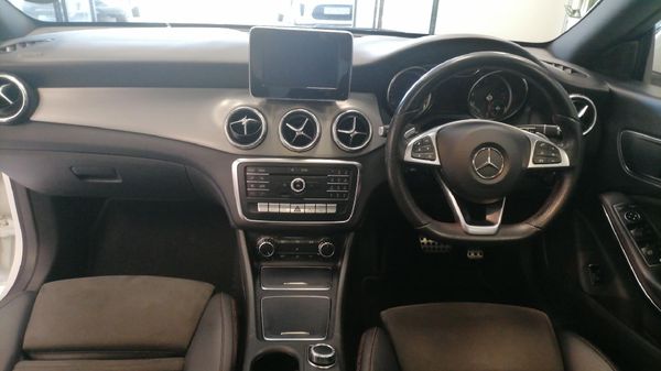 2018-Mercedes-Benz-CLA-200-Auto image:12