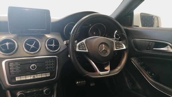 2018-Mercedes-Benz-CLA-200-Auto image:13