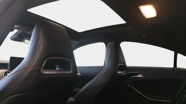 2018-Mercedes-Benz-CLA-200-Auto image:14