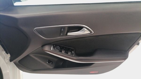 2018-Mercedes-Benz-CLA-200-Auto image:18