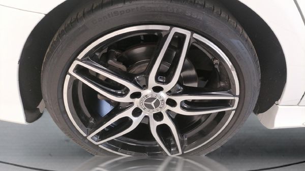 2018-Mercedes-Benz-CLA-200-Auto image:5