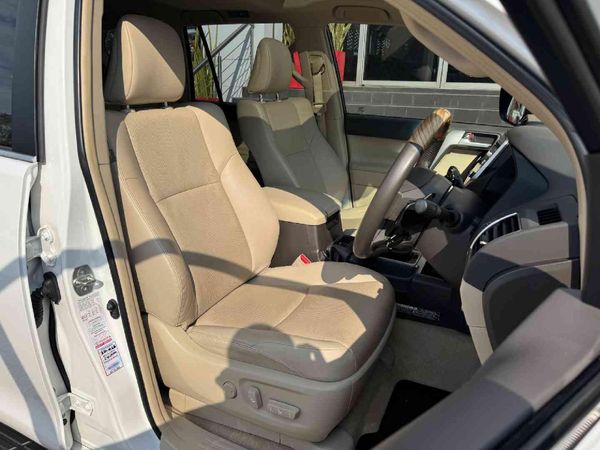2023-Toyota-Land-Cruiser-Prado-28-GD-VX-L-Auto image:24