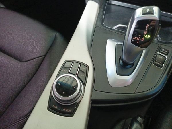 2018-BMW-3-Series-318i image:9