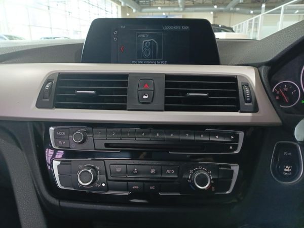 2018-BMW-3-Series-318i image:10