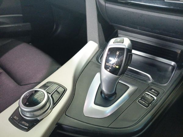 2018-BMW-3-Series-318i image:6