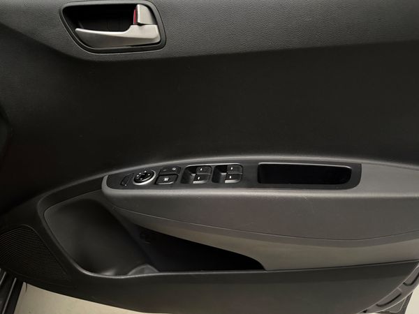 2015-Hyundai-Grand-i10-125-Fluid-Auto image:15