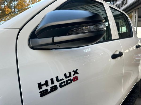 2026-Toyota-Hilux-28-GD-6-RB-SRX-4x4-Auto-Double-Cab image:15