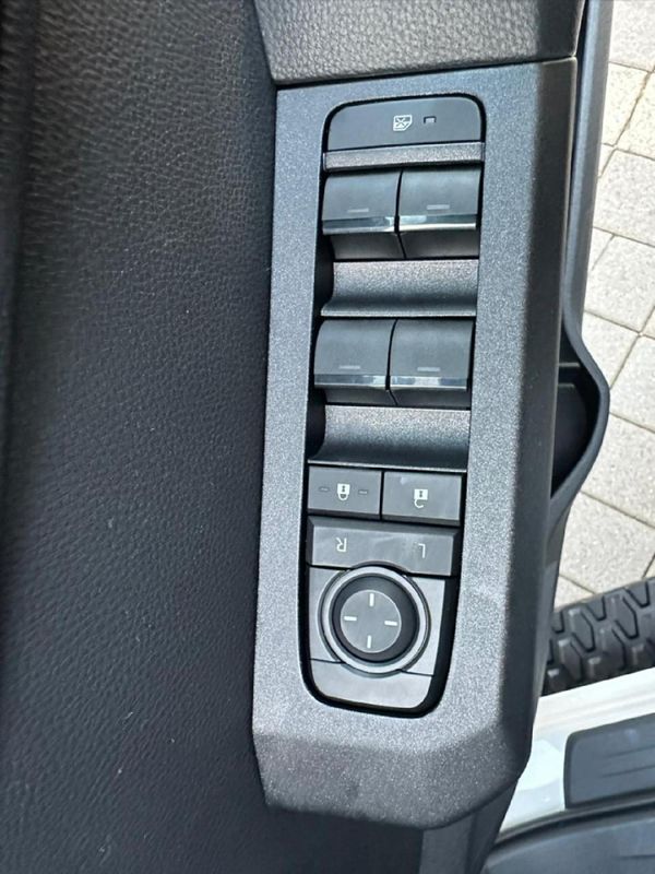 2026-Toyota-Hilux-28-GD-6-RB-SRX-4x4-Auto-Double-Cab image:21