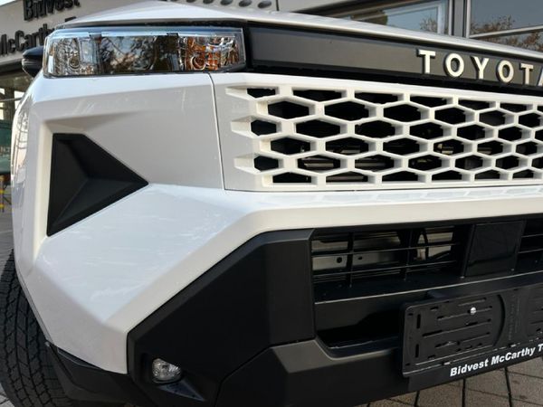 2026-Toyota-Hilux-28-GD-6-RB-SRX-4x4-Auto-Double-Cab image:4