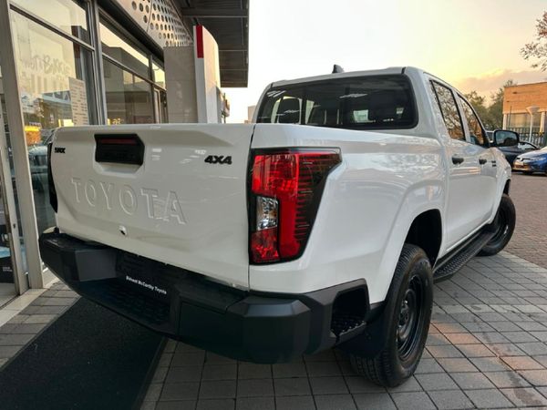 2026-Toyota-Hilux-28-GD-6-RB-SRX-4x4-Auto-Double-Cab image:8