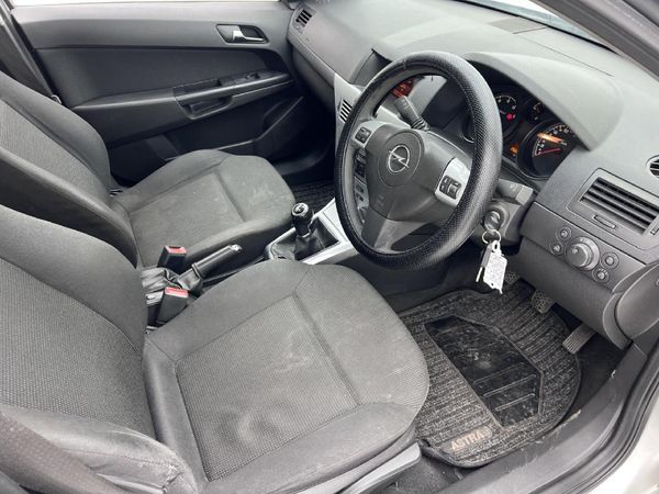 2010-Opel-Astra-16-Essentia-5-dr image:14