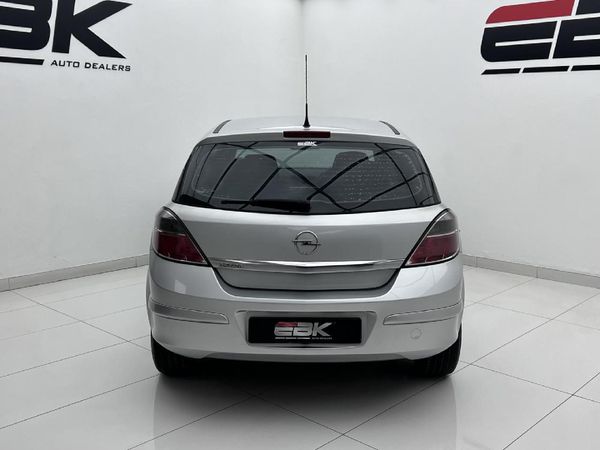 2010-Opel-Astra-16-Essentia-5-dr image:4