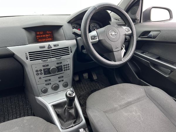2010-Opel-Astra-16-Essentia-5-dr image:7