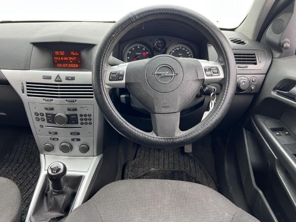 2010-Opel-Astra-16-Essentia-5-dr image:8