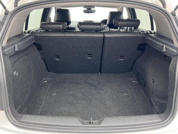 2013-BMW-1-Series-116i-5-dr-Auto image:10