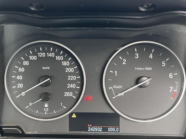 2013-BMW-1-Series-116i-5-dr-Auto image:7
