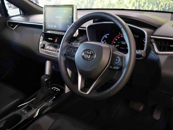 2025-Toyota-Corolla-Cross-18-XS-Hybrid image:10