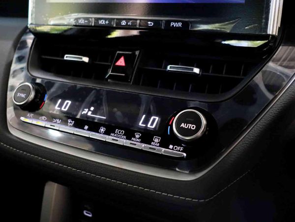 2025-Toyota-Corolla-Cross-18-XS-Hybrid image:12