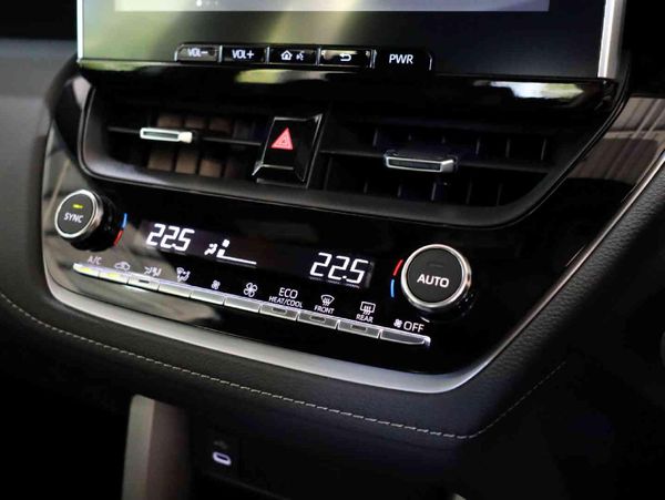 2025-Toyota-Corolla-Cross-18-XS image:12