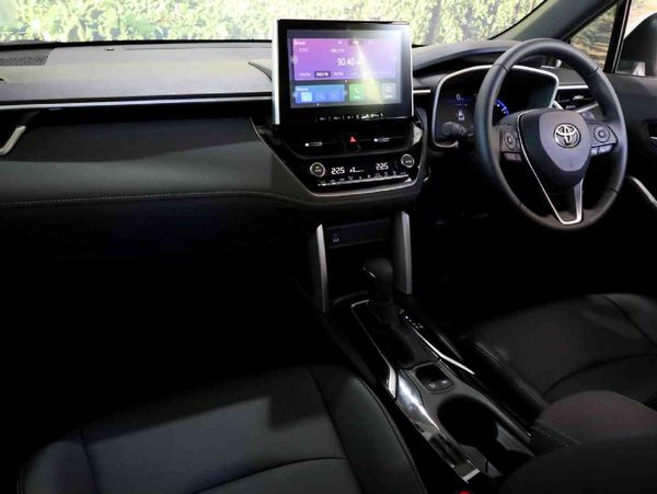 2025-Toyota-Corolla-Cross-18-XS image:14