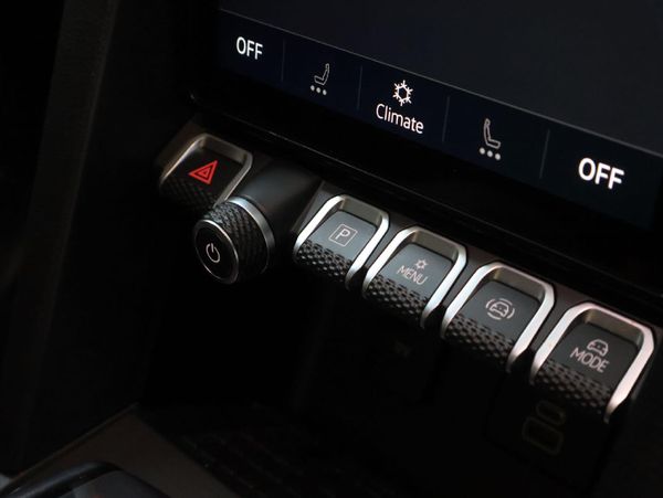 2025-Volkswagen-Amarok-30-TDI-V6-184kW-4Motion-Aventura-Auto-Double-Cab image:14