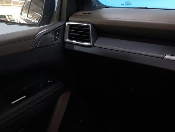 2025-Volkswagen-Amarok-30-TDI-V6-184kW-4Motion-Aventura-Auto-Double-Cab image:16