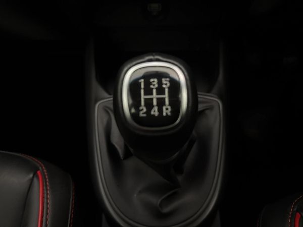 2022-Hyundai-Grand-i10-10-Fluid image:10