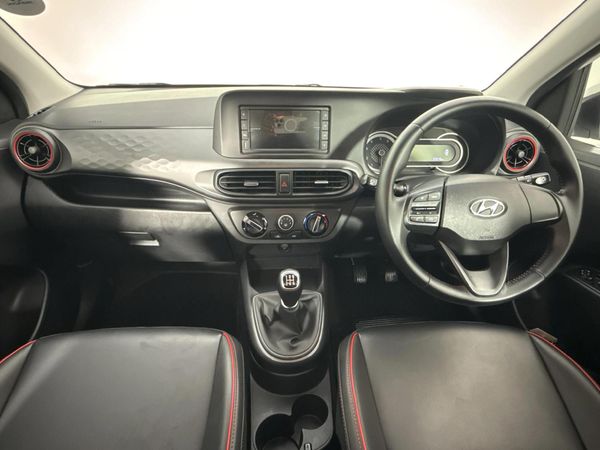 2022-Hyundai-Grand-i10-10-Fluid image:1