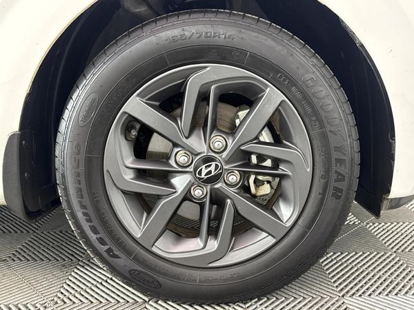 2022-Hyundai-Grand-i10-10-Fluid image:4