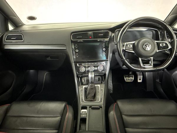 2020-Volkswagen-Golf-VII-GTI-20-TSI-Auto image:1
