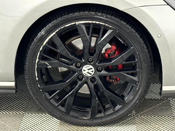 2020-Volkswagen-Golf-VII-GTI-20-TSI-Auto image:5