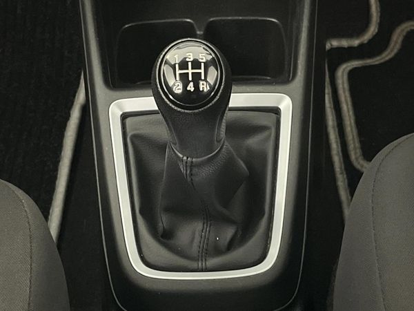 2022-Suzuki-Swift-12-GLX image:9