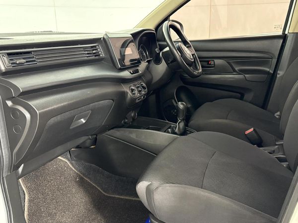 2023-Suzuki-Ertiga-15-GA image:8