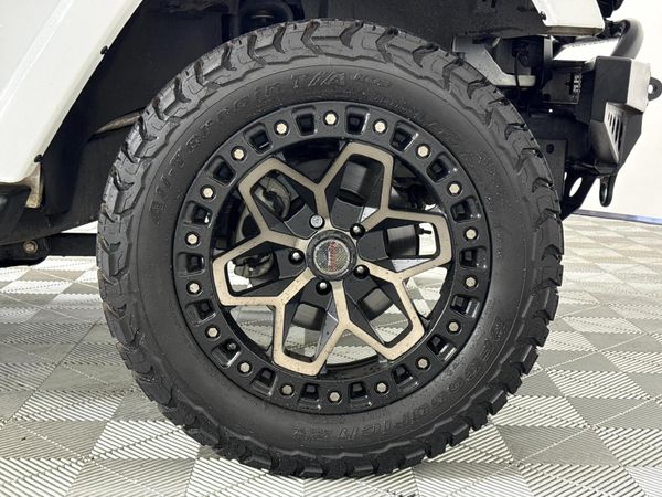 2017-Jeep-Wrangler-36-V6-Rubicon-2-dr-Auto image:4
