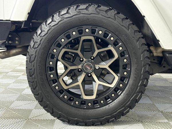 2017-Jeep-Wrangler-36-V6-Rubicon-2-dr-Auto image:6