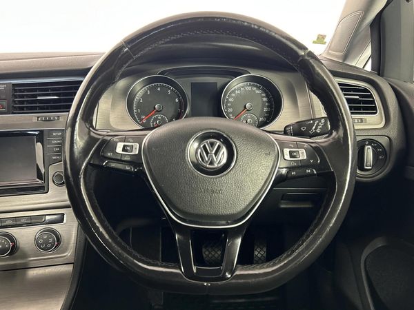 2014-Volkswagen-Golf-VII-14-TSI-Comfortline-Auto image:12