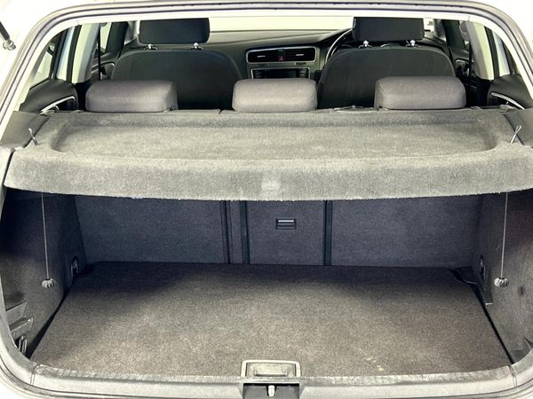 2014-Volkswagen-Golf-VII-14-TSI-Comfortline-Auto image:14