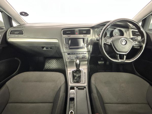 2014-Volkswagen-Golf-VII-14-TSI-Comfortline-Auto image:1