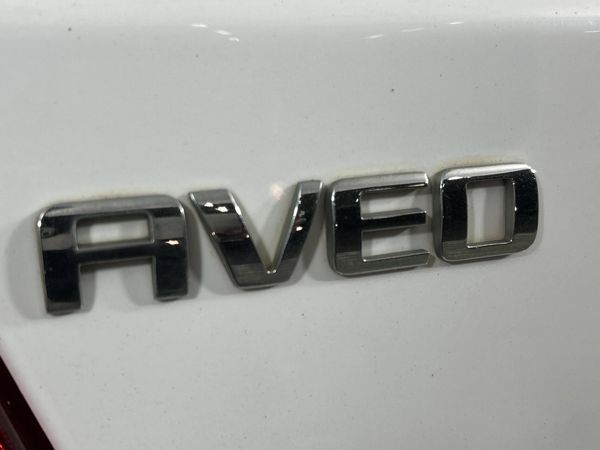 2011-Chevrolet-Aveo-16-L-Hatch image:11