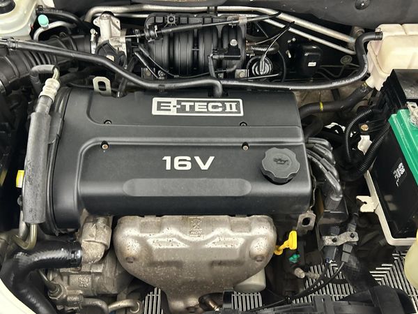 2011-Chevrolet-Aveo-16-L-Hatch image:12